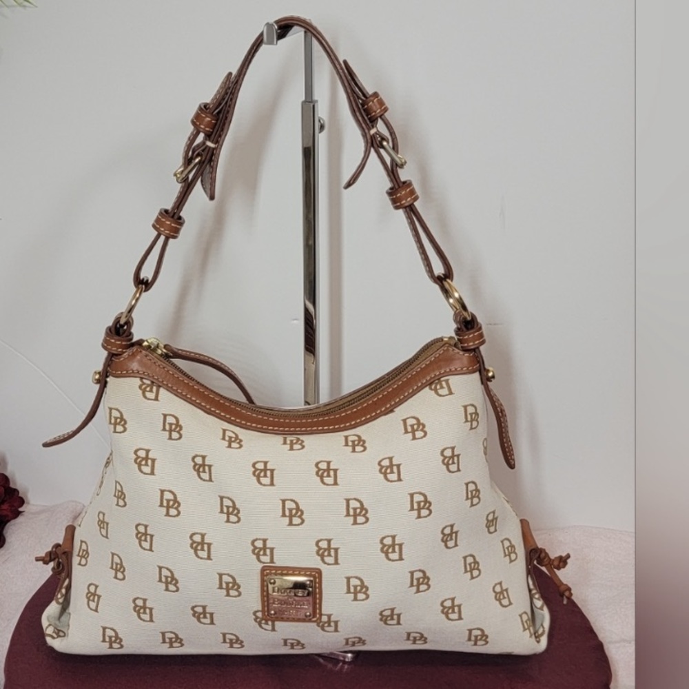Dooney&Bourke Shoulder Bag Medium